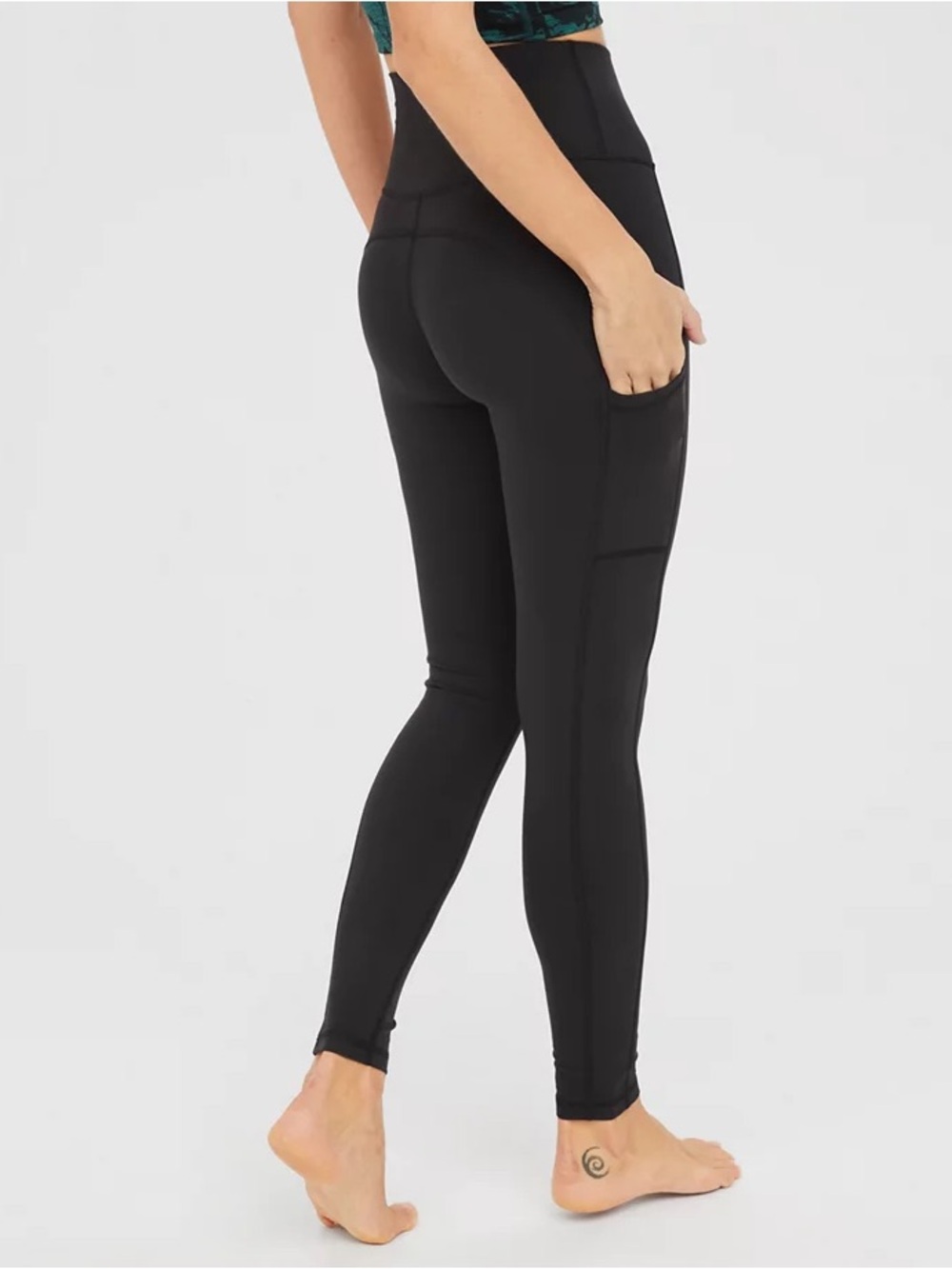 Offline by Aerie The Hugger High Waisted Pocket Legging